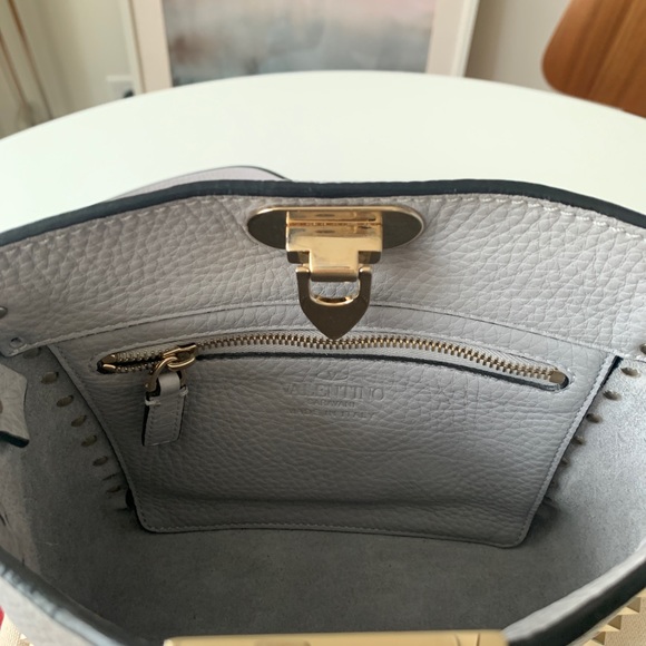 Valentino Garavani Rockstud Hobo leather crossbody - Picture 5 of 9